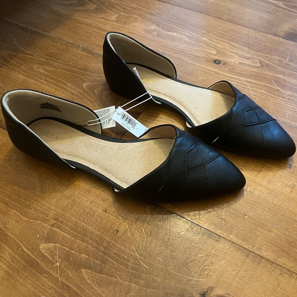 Pointed Toe Black Flats